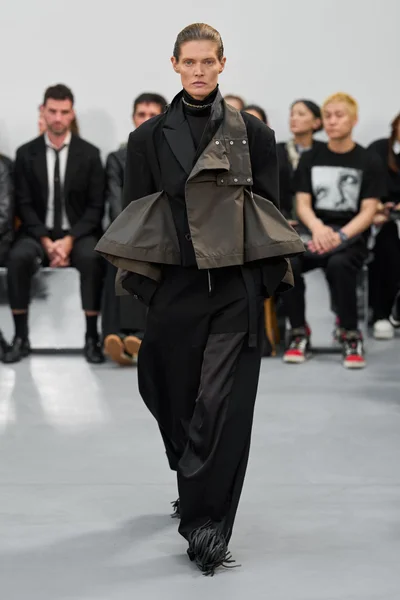 Look 14